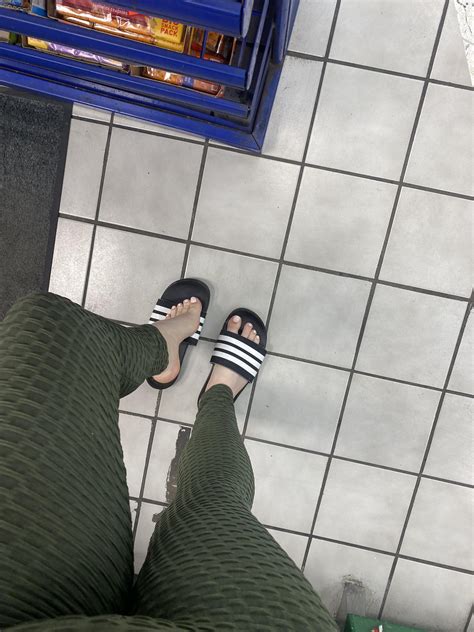 Be a good footboi and worship my feet in public 😈 : r/BeneathGoddessFeet