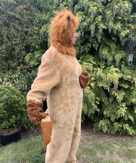 women's cowardly lion costume 1