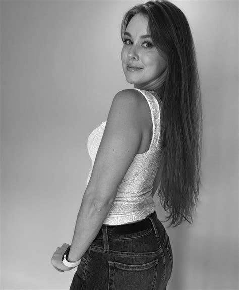 Leanna Decker 08-04-2024 • CelebMafia