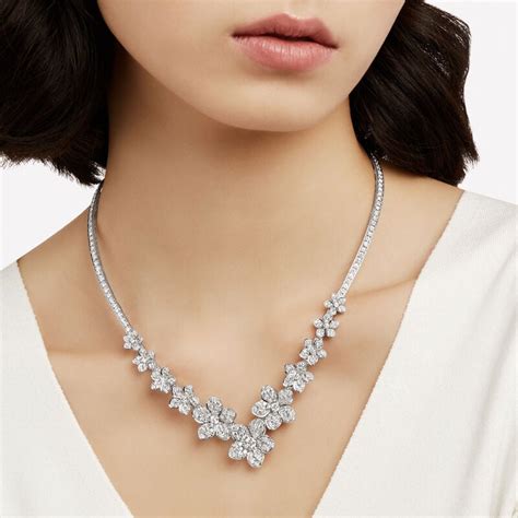 wild flower  shape diamond necklace
