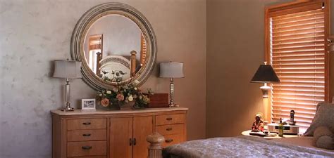 How to Decorate a Dresser Mirror | 10 Helpful Methods (2025)