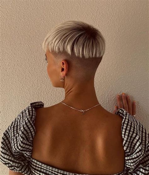 30+ Ash-blonde short pixie haircuts for women to be cool - Mycozylive.com