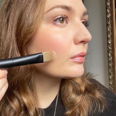 apply foundation  brush  johnnie hart blog