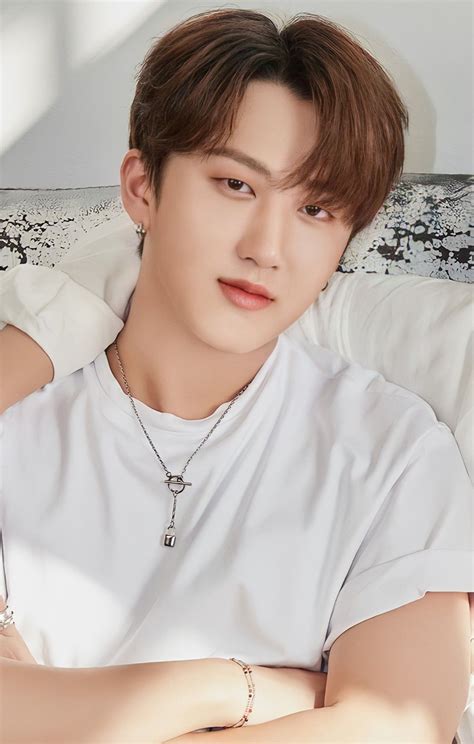 Stray kids x CLIO en 2025 | Fotos de perfíl bonitas, Fotos de wallpaper