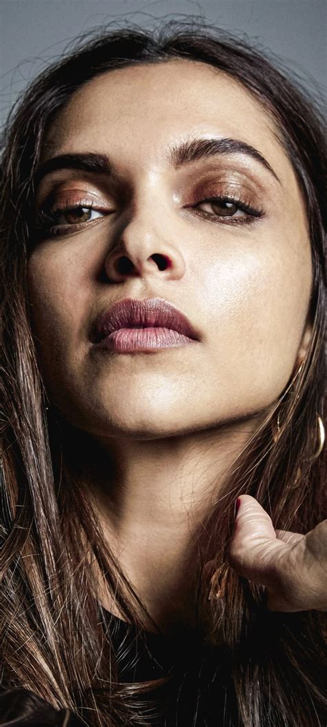 Deepika Padukone Elegant Wallpaper - Latest HD Photos