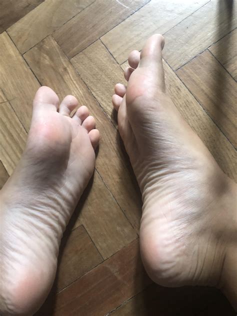 italian feet to make your sunday better : r/amateurfeets