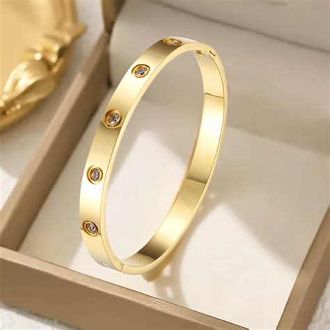 Zoey – Love, Milana