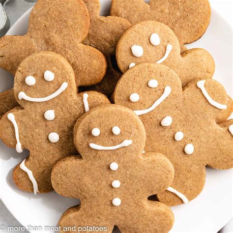 Choosing the Perfect Molasses: The Ultimate Guide for Gingerbread Cookies - Hunter Games Magazine