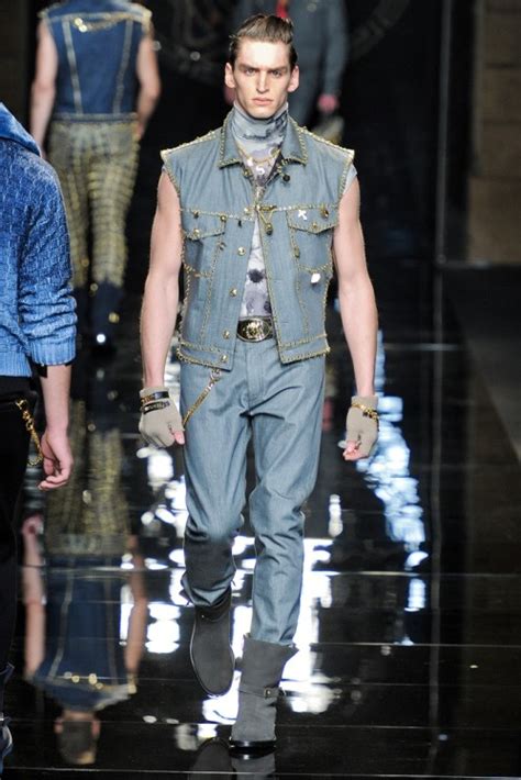 Versace Man Fall/Winter 2012-13 Show | Homotography