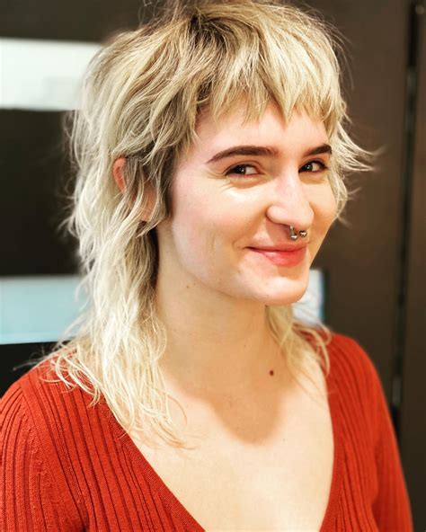 Fashion experts explain why people are wearing a mullet mullet