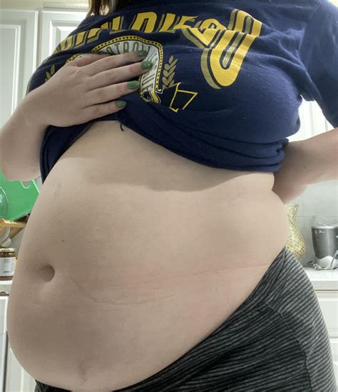 Belly hang is getting bigger every day 😳 : r/wgbeforeafter