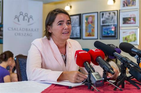 Novák Katalin - 444