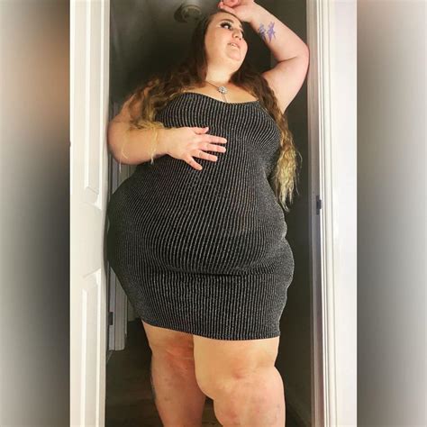 Plus size woman share videos of getting stuck in doorway earns 1 lakh