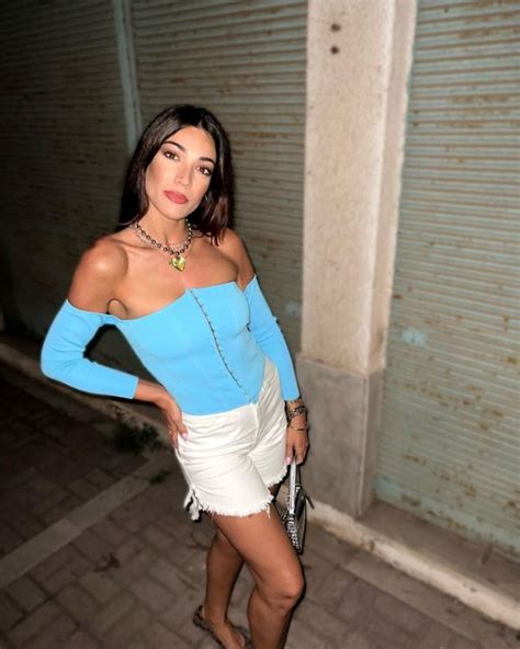 Ήβη Αδάμου: Η σέξι εμφάνιση σε gala «αποκάλυψε» τη σούπερ fit σιλουέτα ...