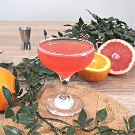 17 Best Red Cocktails To Try Today (Easy & Fruity) - Foodiosity