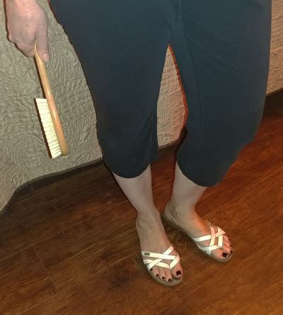 Don’t underestimate the sting of a good bath brush... - Tumbex