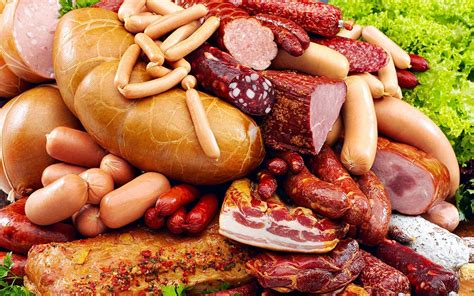 Mezeluri sau rebuturi ale industriei alimentare? Adevaratul continut al ...