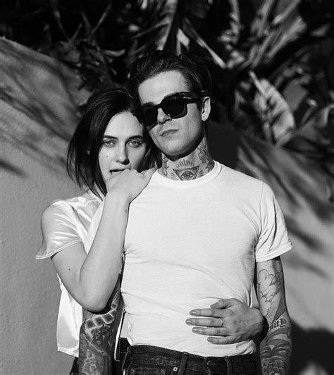 Pin de aliyah em the neighbbourhood | Jesse james, Casal indie, Poses ...