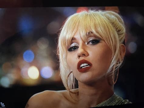 Miley ray cyrus on – Artofit