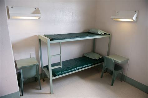 Why immigration detention beds became a new issue in Trump border wall ...