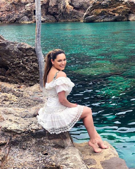 Kelly Brook - Personal Pics 05/24/2019 • CelebMafia