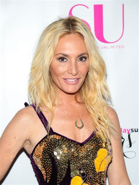 KATE CHASTAIN at SU Magazine