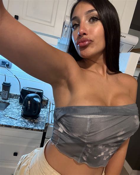 Valen Rodriguez - Valen Rodriguez added a new photo.