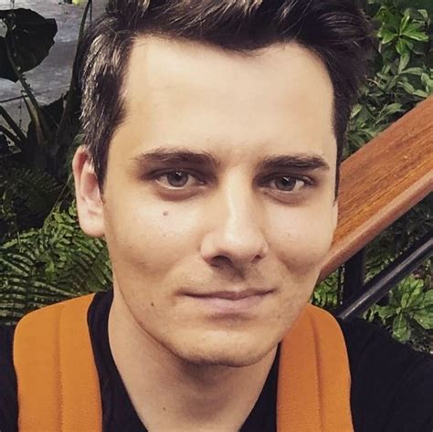 Aleksandr Mukomelov – Medium