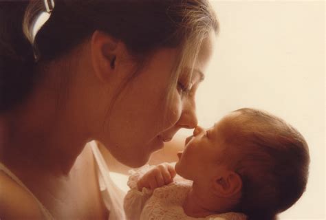 Wrap Your Arms Around These Heartwarming Hug Photos - Picsart Blog