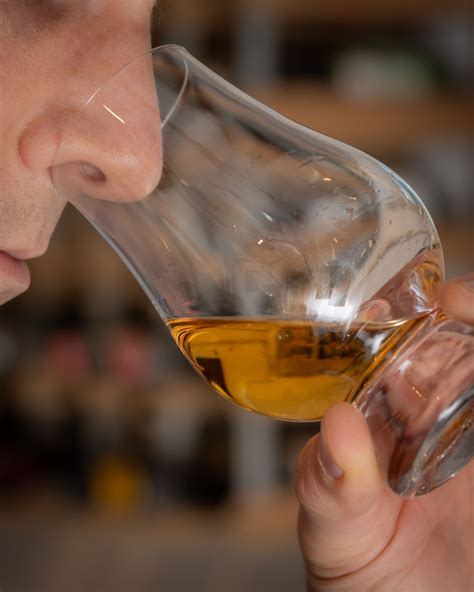 Whisky Tasting Explained: a journey through aroma, palate and finish