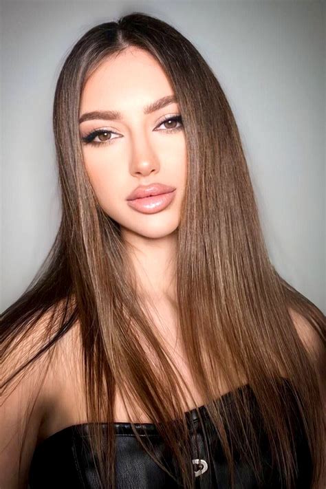 Date Ukrainian Women Vladyslava, age 25 with ID: 1433039