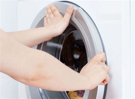 Как открыть дверь стиральной машины Hotpoint-Ariston? Почему не ...