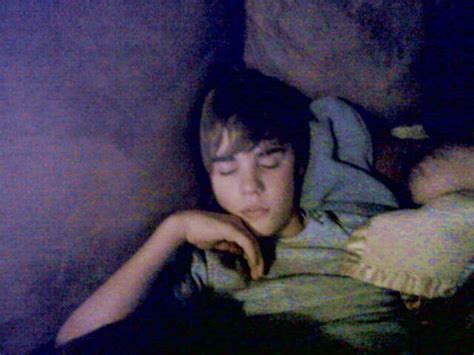 Justin Bieber sleeping - Justin Bieber Photo (12662178) - Fanpop