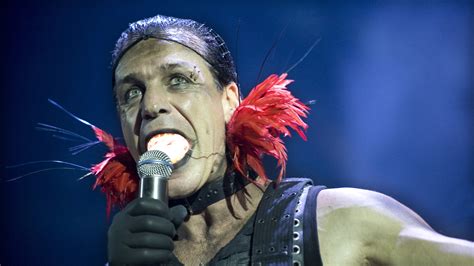 Till Lindemann Hairstyle Name - which haircut suits my face