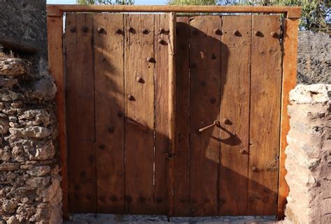 Premium Photo | Wooden very old garden gate