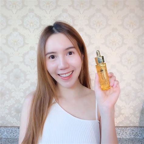 รีวิว เซรั่มดอกไม้ทองคำ ผิวหน้าเด็ก ผิวเนียนกระจ่างใส ไร้สิว [ THAI