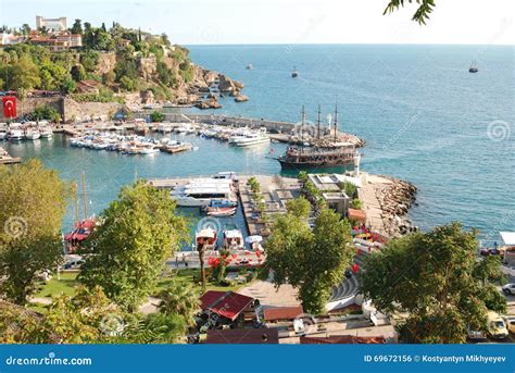 yat limani redaktionelles foto bild von meer moschee