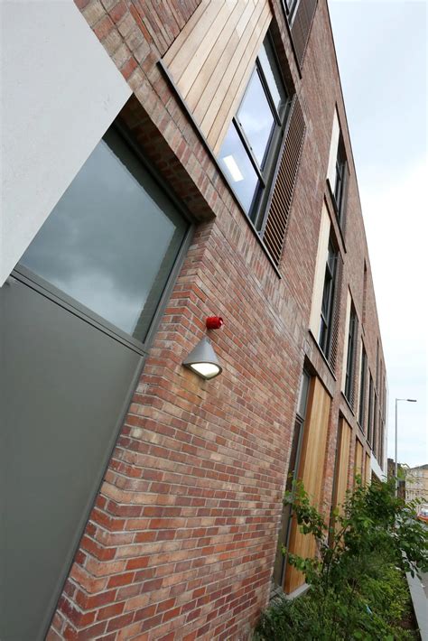 Investors react as Woodside Company announces a major profit 35