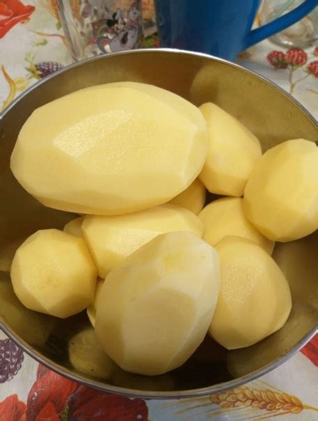 Свежий хороший урожай картошки Сетка 900р всего Картофель без болезней ...