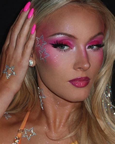 Gaya Makeup Zara Larsson Selama Midnight Sun Tour, Curi Perhatian dalam