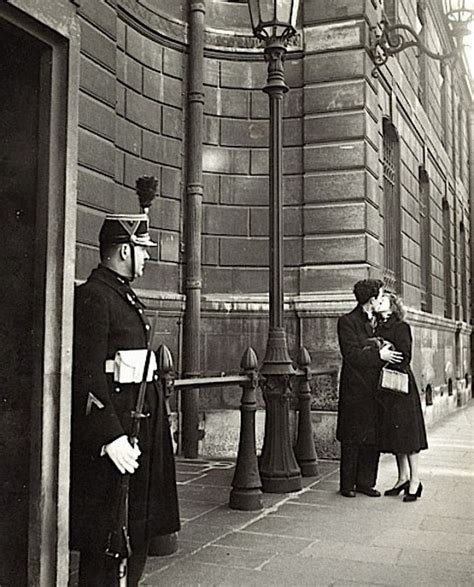 Девушки, улицы, поцелуи и дети на снимках фотографа, влюбленного в Париж