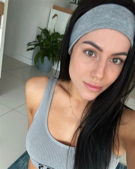 Sarah Guraliuk | Calm before the storm | Instagram