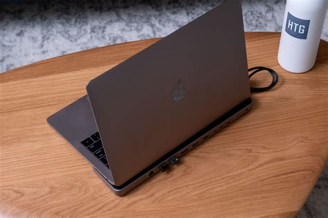 Satechi Dual Dock Stand Review: An Easy Way to Upgrade Your Laptop Setup