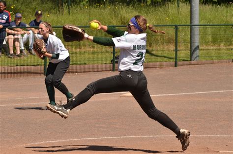 Softballspillere Som Kaster