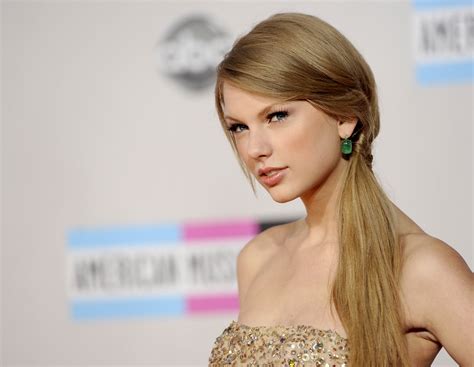 Taylor Swift at 39th Annual American Music Awards in Los Angeles ...
