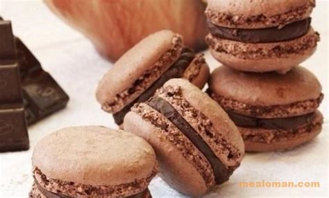 Макаруны: рецепт шоколадного и малинового печенья