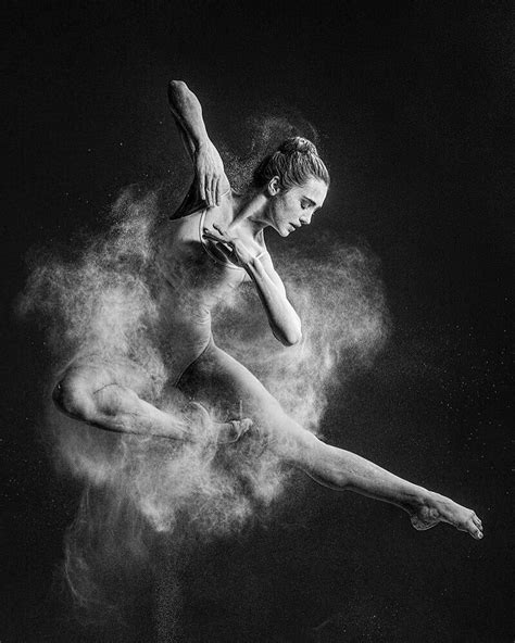 Olga Kuraeva (@kuraevaolga) • Fotos e vídeos do Instagram | Dancer wall ...