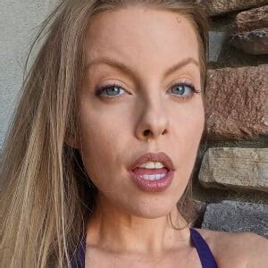 Britney Amber - Age, Family, Bio | Famous Birthdays