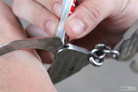Как избавиться от наручников без ключа