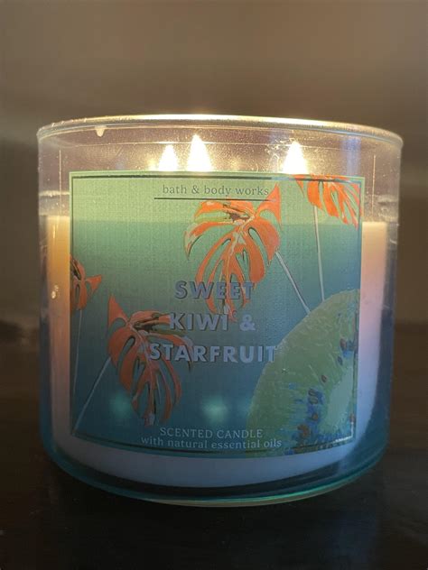 Just lit Sweet Kiwi & Starfruit! What have you been burning today? 🥝